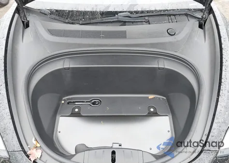 2018 Tesla Model 3 Long Range/Mid Range z USA, uszkodzony, nr VIN 5YJ3E1EA4JF172606